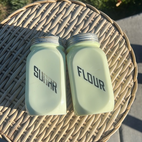 1930 McKee Glass Co, Seville Sugar Flour Shaker Set Custard Yellow Uranium Glass - Picture 2 of 13